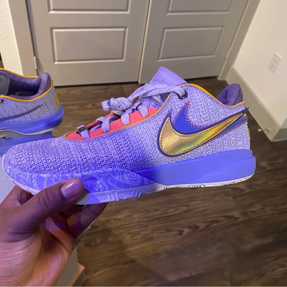 Lebron 20s Fresh out the Box!!!!! Size 8.5 in Men’s - Picture 6 of 6